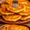 НЕ МУЧАЮСЬ С ТЁРКОЙ Готовлю ленивые деруны, которые вкуснее оригинальных. Делюсь этим способом