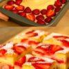 Нежный пирог со свежей клубникой