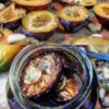 ВЯЛЕНЫЕ СЛИВЫ С ЧЕСНОКОМ, ТРАВАМИ И СОЛЬЮ