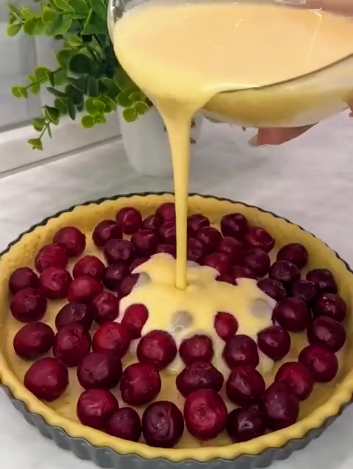 ЗАЛИВНОЙ ПИРОГ С ЯГОДАМИ, пальчики оближешь! 