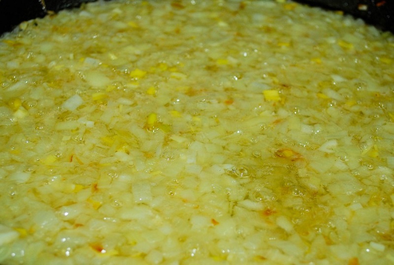 Картофельная колбаска — вкусно, доступно, сытно. Невозможно пройти мимо такой вкусноты.