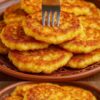 НЕ МУЧАЮСЬ С ТЁРКОЙ Готовлю ленивые деруны, которые вкуснее оригинальных. Делюсь этим способом