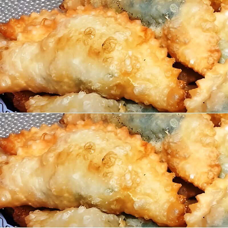 Мука, вода и зелень — всё, что нужно для вкусных чебуреков с необычной начинкой! Не устаю готовить их каждый день Рецепт в комментариях⤵️ Мука, вода и зелень — всё, что нужно для вкусных чебуреков с необычной начинкой! Не устаю готовить их каждый день