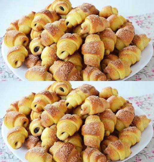 С одного замеса – целая гора! Долго не черствеют и остаются мягкими! Любимые рогалики!